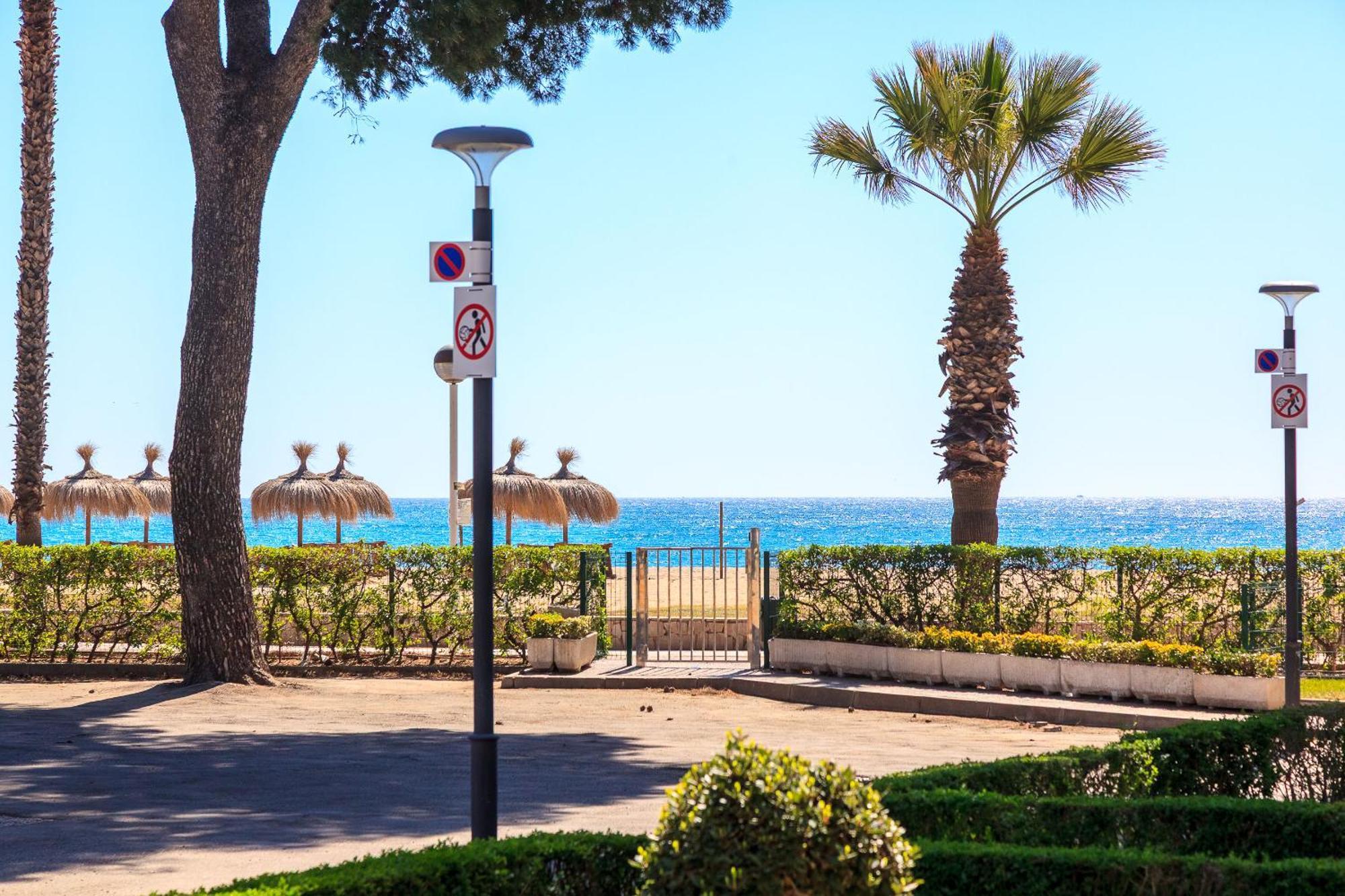 Uhc Dms Family Apartments Cambrils Room photo
